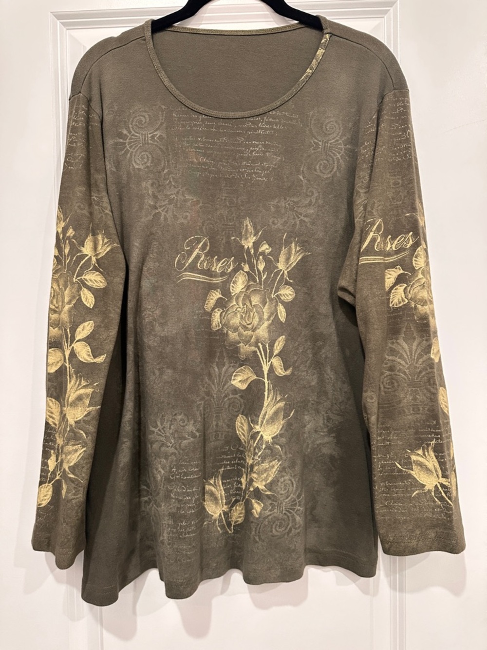 Vintage Women’s Olive Green Long-Sleeve Y2K Rose Tee